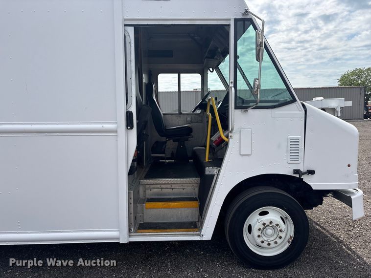 image for item EG9039 2016 Ford F59 delivery truck