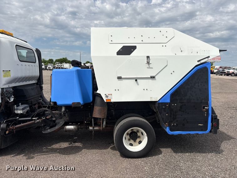 image for item EG9040 2016 Isuzu NPR street sweeper truck