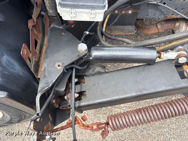 image for item EG9040 2016 Isuzu NPR street sweeper truck
