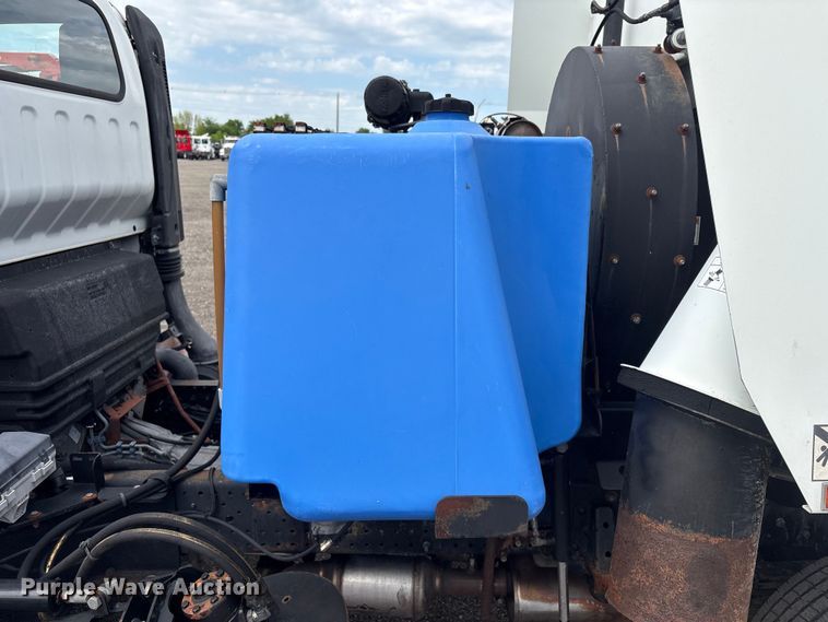 image for item EG9040 2016 Isuzu NPR street sweeper truck