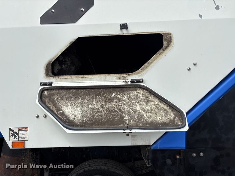 image for item EG9040 2016 Isuzu NPR street sweeper truck