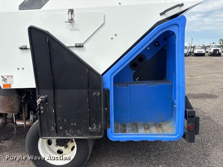 image for item EG9040 2016 Isuzu NPR street sweeper truck