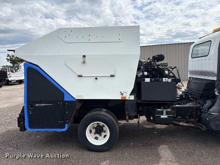 image for item EG9040 2016 Isuzu NPR street sweeper truck