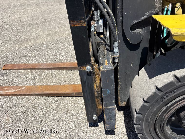 image for item EG9073 2004 Hyster H80XM forklift