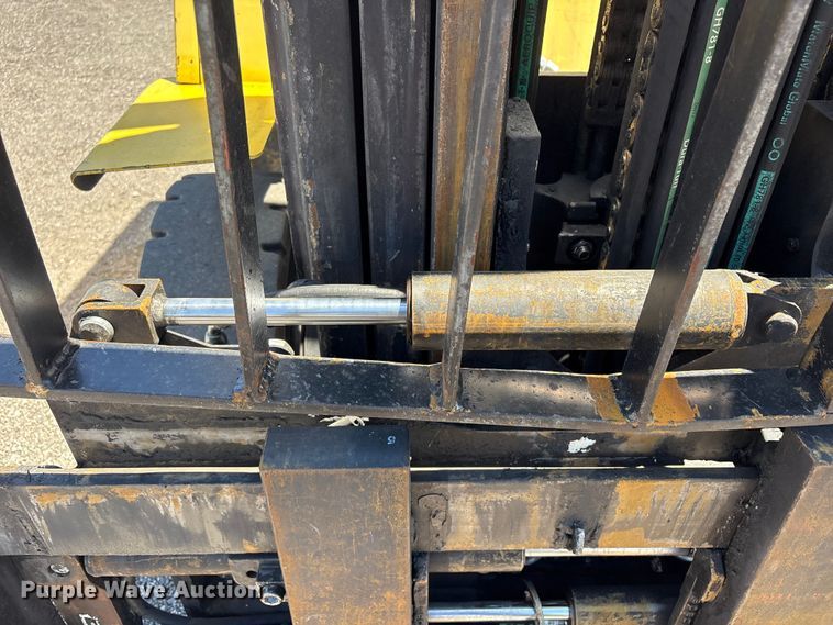 image for item EG9073 2004 Hyster H80XM forklift