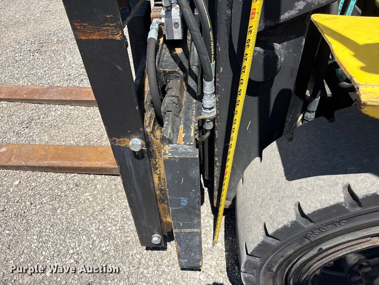 image for item EG9073 2004 Hyster H80XM forklift
