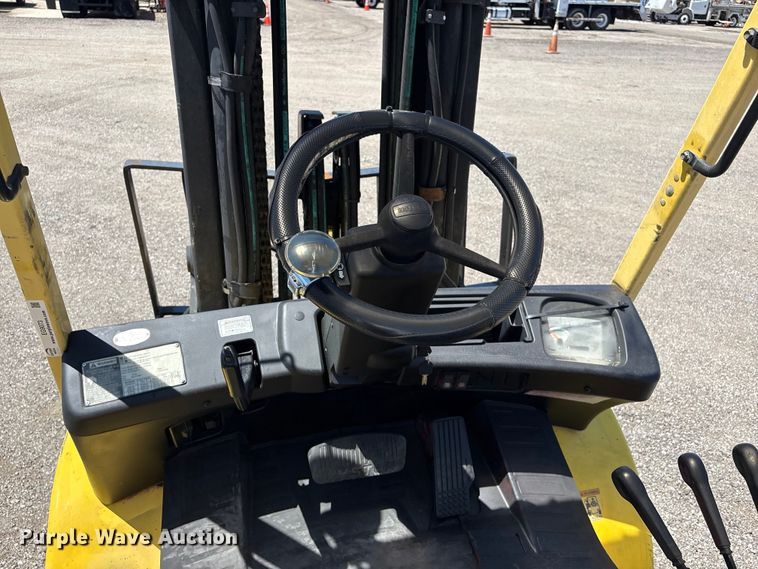 image for item EG9073 2004 Hyster H80XM forklift