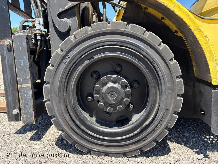 image for item EG9073 2004 Hyster H80XM forklift