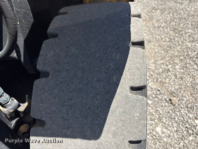 image for item EG9073 2004 Hyster H80XM forklift