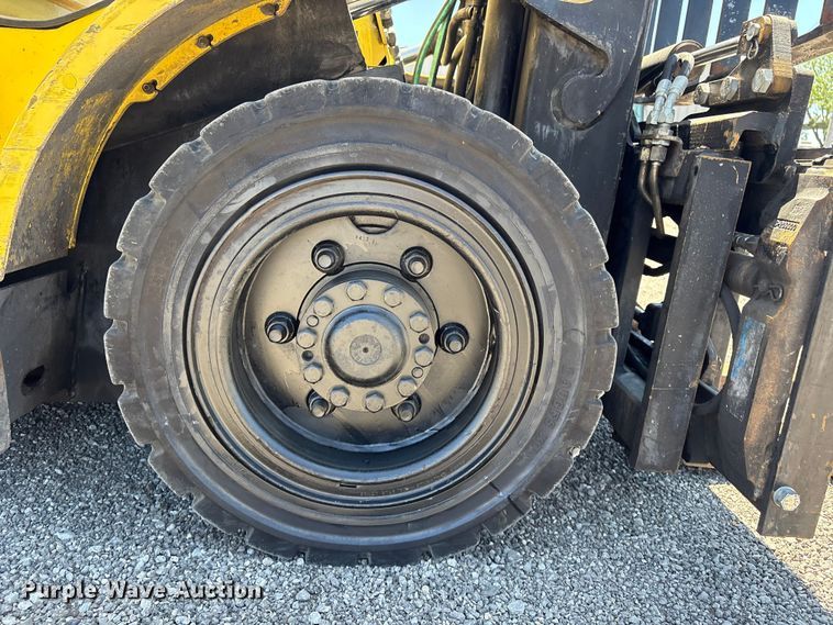 image for item EG9073 2004 Hyster H80XM forklift