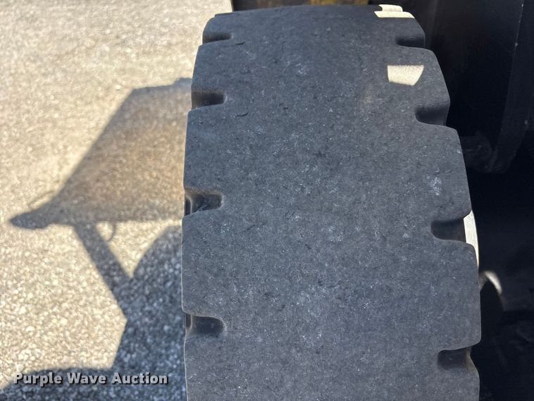 image for item EG9073 2004 Hyster H80XM forklift