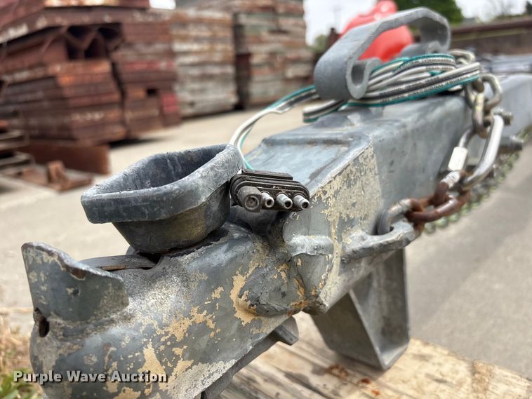 image for item EI5802 2000 U-Haul tow dolly trailer