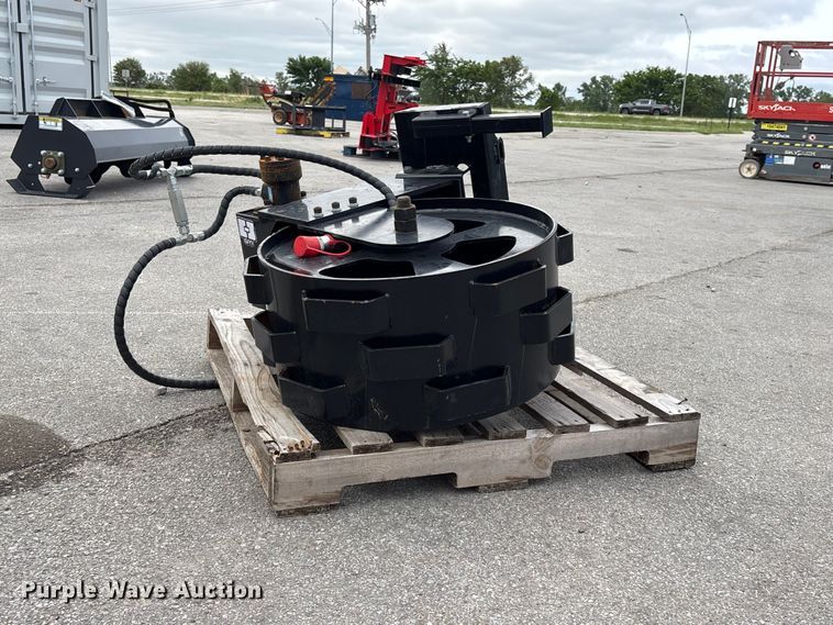 image for item EI5825 2026 Giyi CW44 skid steer compaction wheel