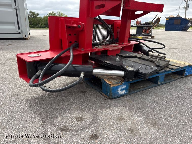image for item EI5827 2026 Giyi TS75 Skid steer tree shear