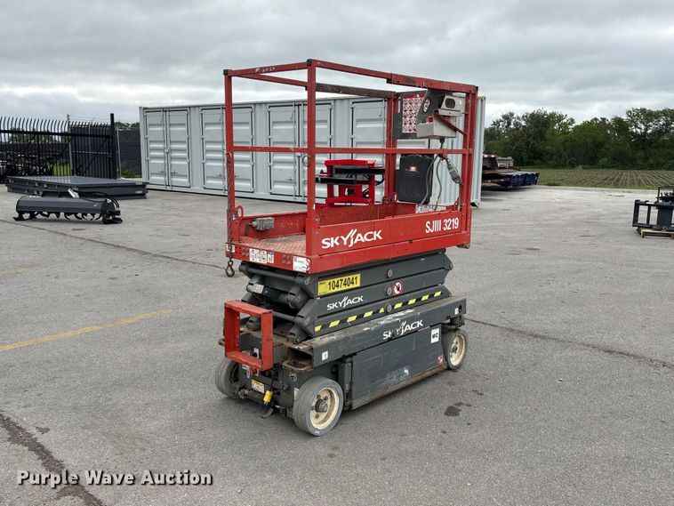 image for item EI5830 2016 Skyjack SJ III-3219 scissor lift