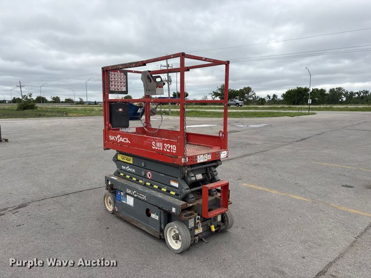 image for item EI5830 2016 Skyjack SJ III-3219 scissor lift