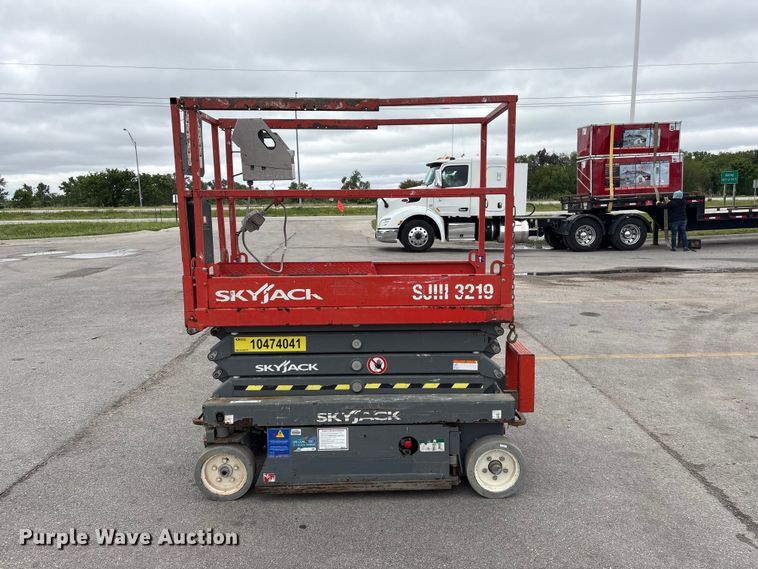 image for item EI5830 2016 Skyjack SJ III-3219 scissor lift