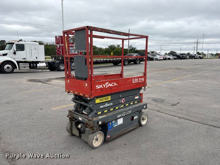 image for item EI5830 2016 Skyjack SJ III-3219 scissor lift