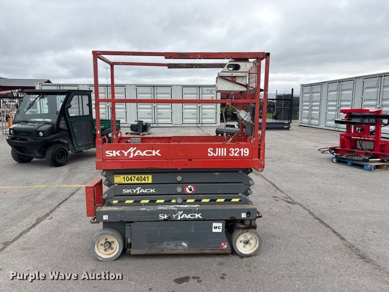 image for item EI5830 2016 Skyjack SJ III-3219 scissor lift