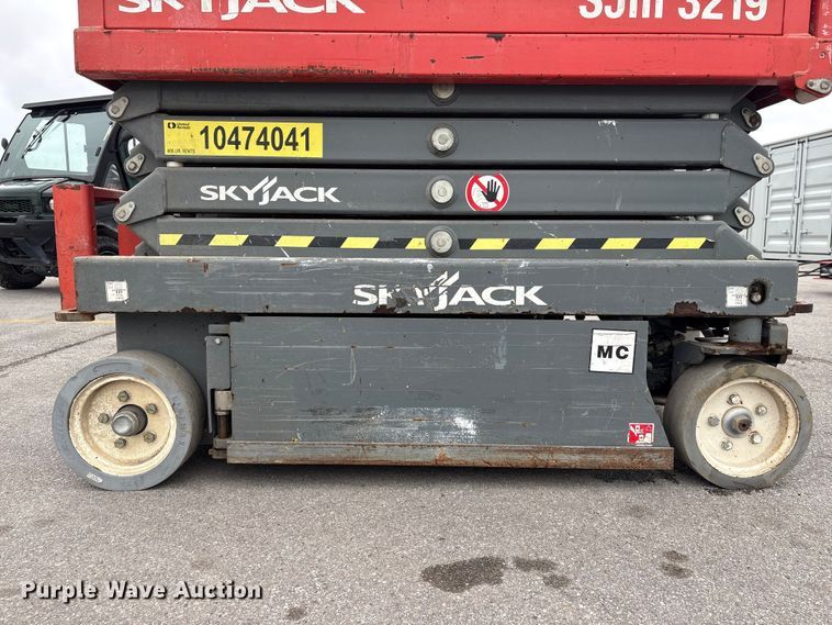 image for item EI5830 2016 Skyjack SJ III-3219 scissor lift