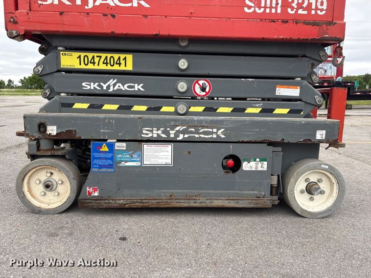 image for item EI5830 2016 Skyjack SJ III-3219 scissor lift