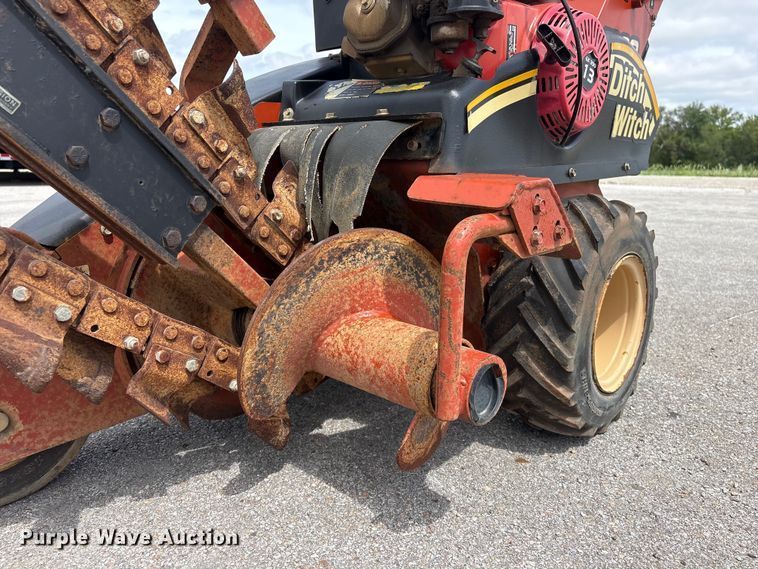 image for item EI5836 2003 Ditch Witch 1330HE trencher