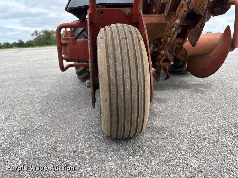 image for item EI5836 2003 Ditch Witch 1330HE trencher