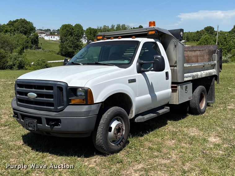 image for item EO4243 2006 Ford F350 Super Duty dump bed pickup truck