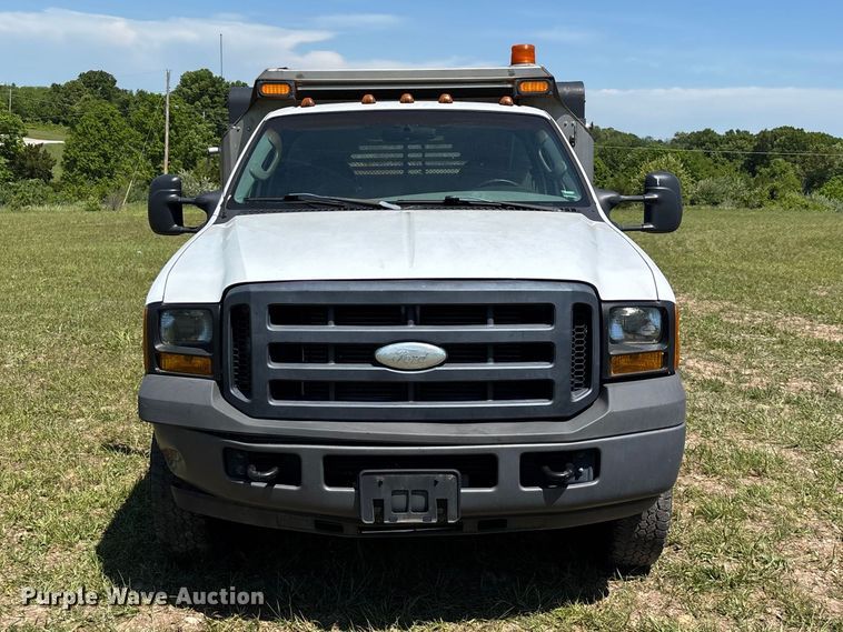 image for item EO4243 2006 Ford F350 Super Duty dump bed pickup truck
