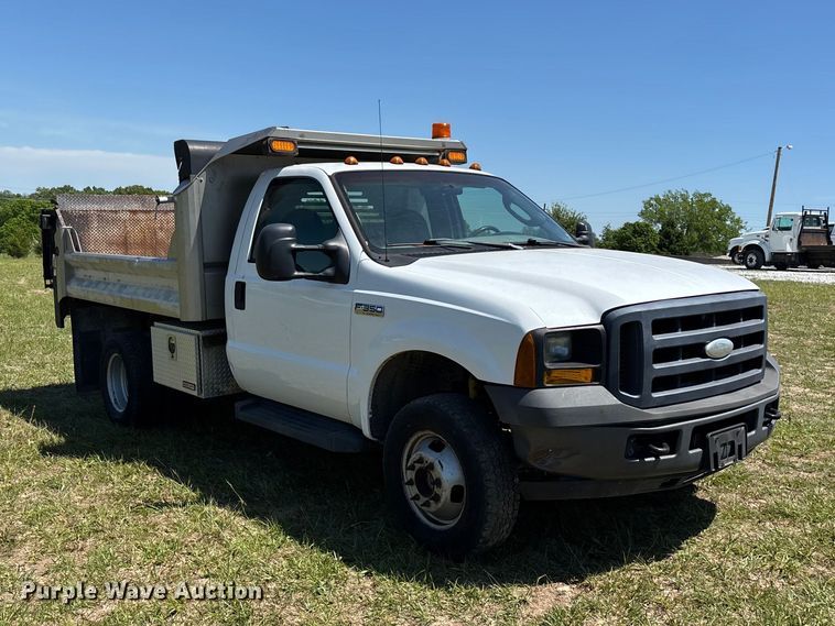 image for item EO4243 2006 Ford F350 Super Duty dump bed pickup truck