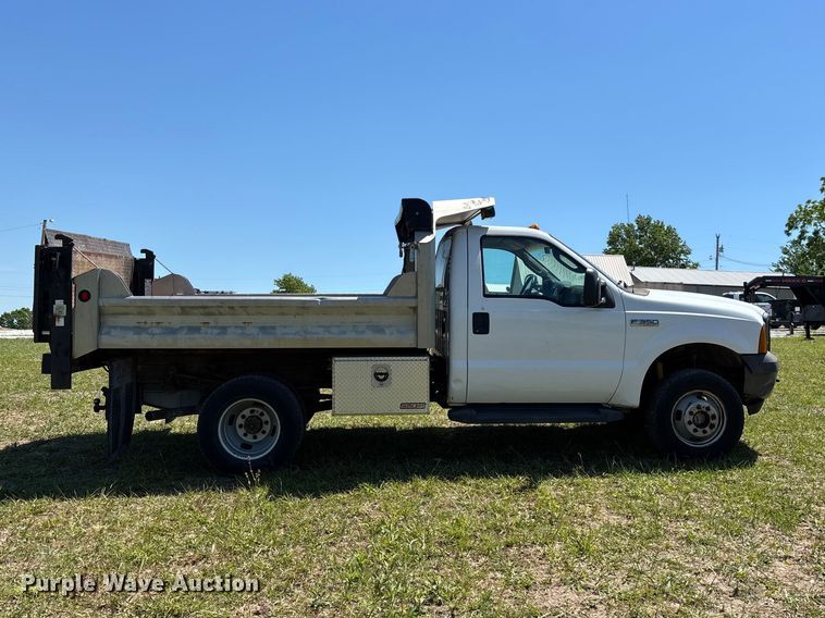 image for item EO4243 2006 Ford F350 Super Duty dump bed pickup truck