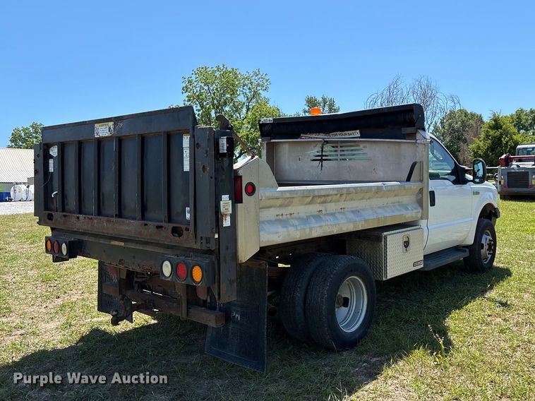 image for item EO4243 2006 Ford F350 Super Duty dump bed pickup truck