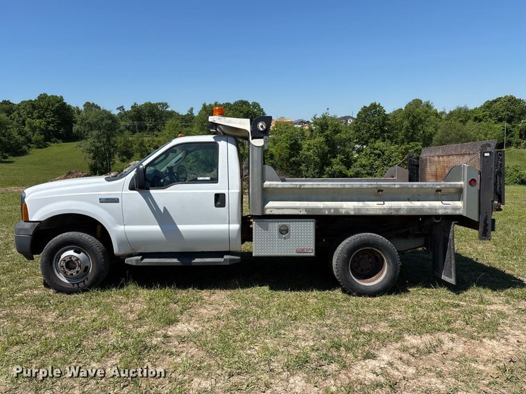 image for item EO4243 2006 Ford F350 Super Duty dump bed pickup truck