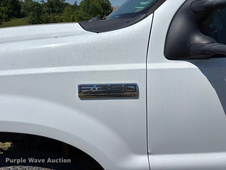 image for item EO4243 2006 Ford F350 Super Duty dump bed pickup truck