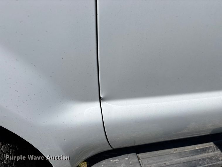 image for item EO4243 2006 Ford F350 Super Duty dump bed pickup truck