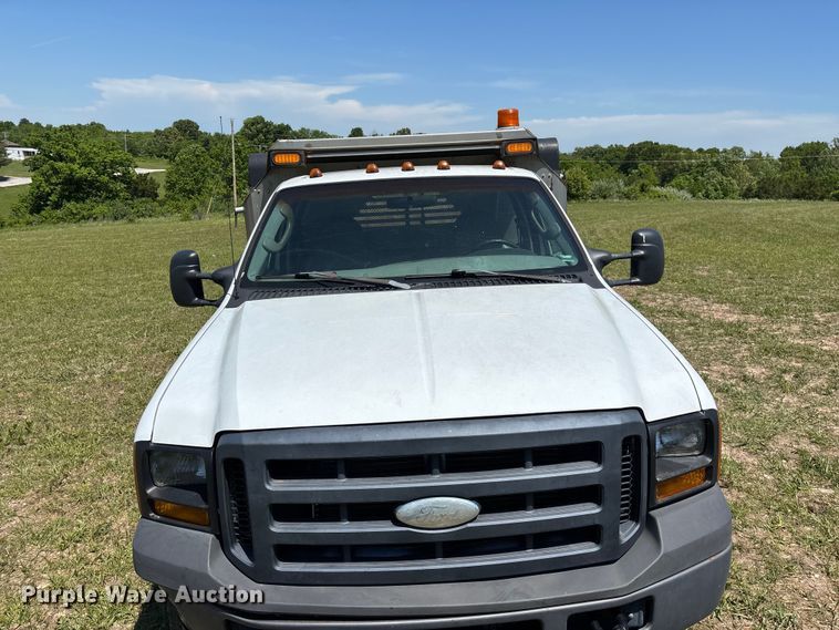 image for item EO4243 2006 Ford F350 Super Duty dump bed pickup truck