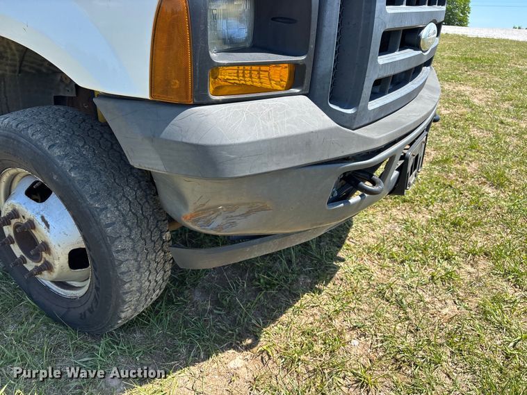 image for item EO4243 2006 Ford F350 Super Duty dump bed pickup truck