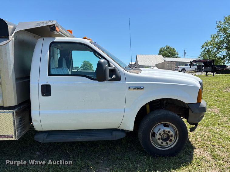 image for item EO4243 2006 Ford F350 Super Duty dump bed pickup truck
