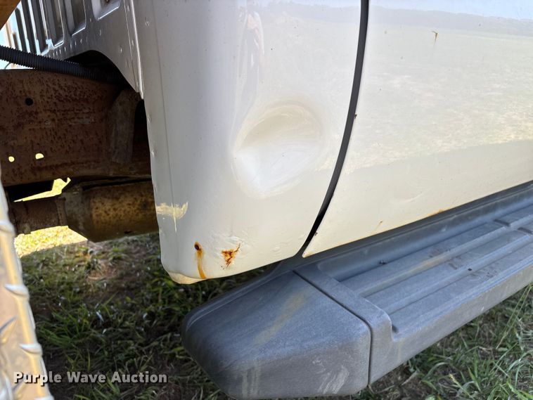 image for item EO4243 2006 Ford F350 Super Duty dump bed pickup truck