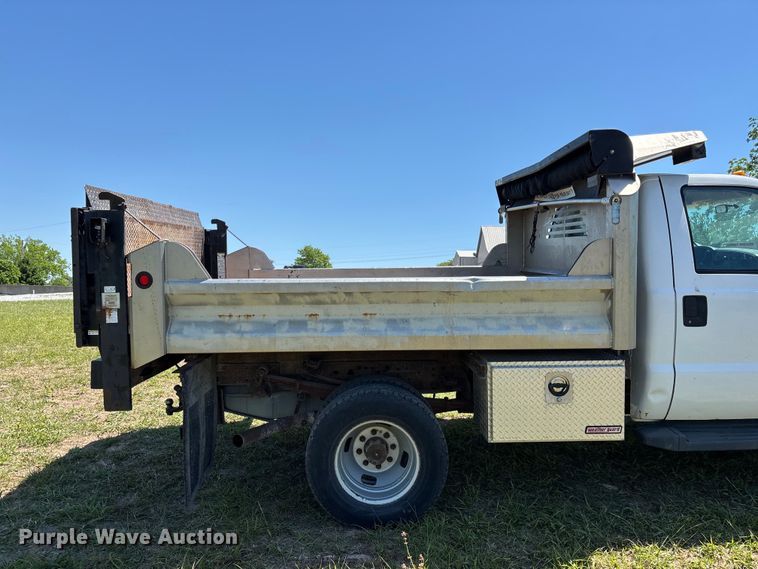 image for item EO4243 2006 Ford F350 Super Duty dump bed pickup truck