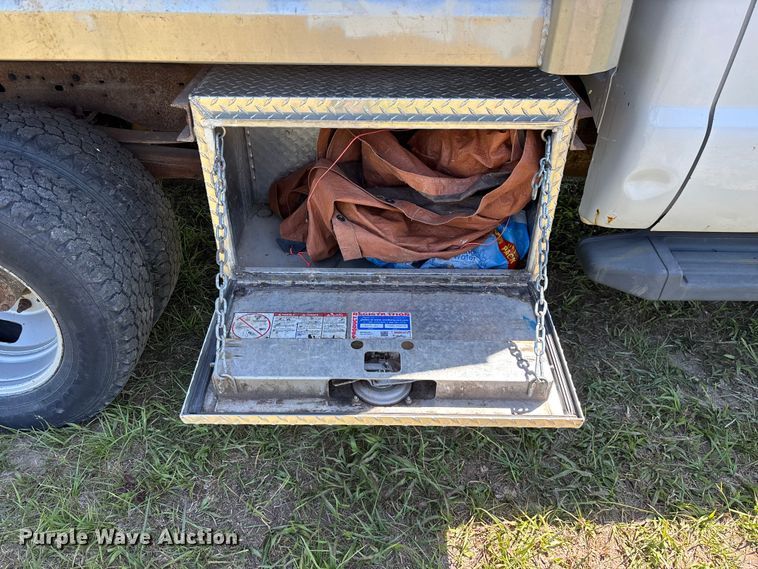 image for item EO4243 2006 Ford F350 Super Duty dump bed pickup truck