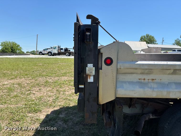 image for item EO4243 2006 Ford F350 Super Duty dump bed pickup truck