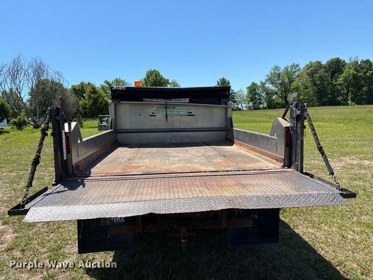 image for item EO4243 2006 Ford F350 Super Duty dump bed pickup truck