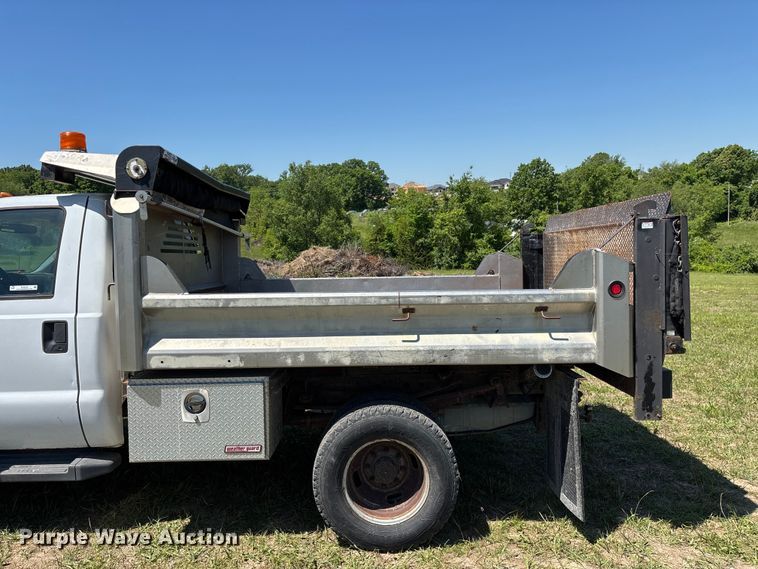 image for item EO4243 2006 Ford F350 Super Duty dump bed pickup truck