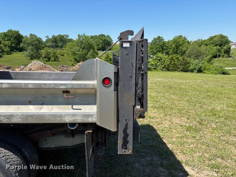 image for item EO4243 2006 Ford F350 Super Duty dump bed pickup truck