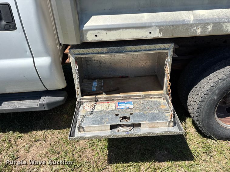image for item EO4243 2006 Ford F350 Super Duty dump bed pickup truck