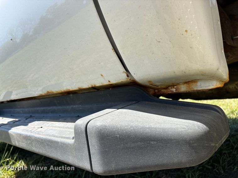 image for item EO4243 2006 Ford F350 Super Duty dump bed pickup truck