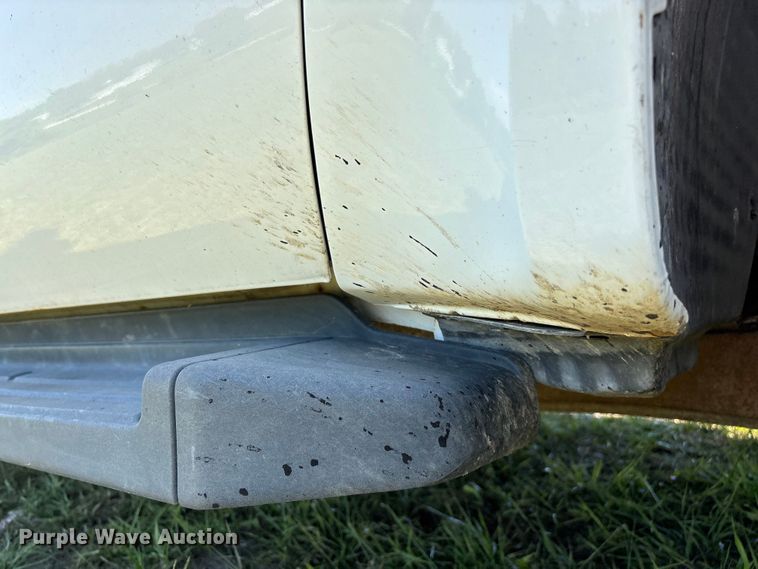 image for item EO4243 2006 Ford F350 Super Duty dump bed pickup truck