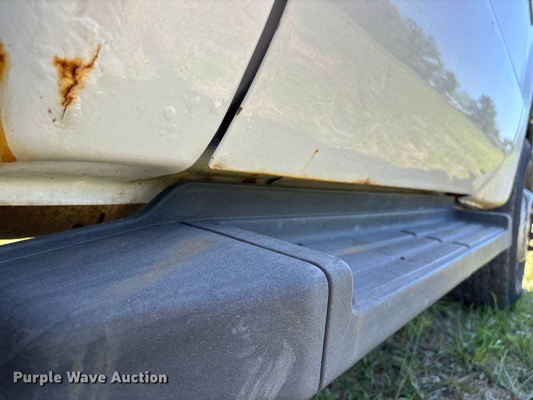 image for item EO4243 2006 Ford F350 Super Duty dump bed pickup truck
