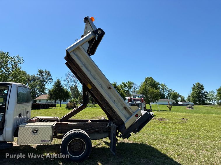 image for item EO4243 2006 Ford F350 Super Duty dump bed pickup truck